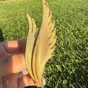 Gold Tone Feather Wing Brooch - Elegant Women's Jewelry